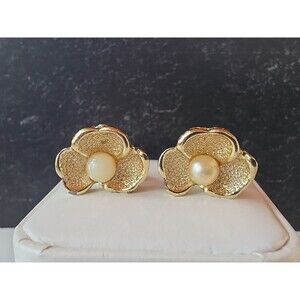 Gold Tone Metal Faux Pearl Floral Shaped Clip-on Earrings Vintage READ